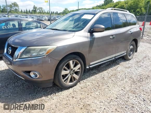 2014 Nissan Pathfinder Platinum z VIN 5N1AR2MN5EC688168, wystawiony jako IAAI lot #42782555 z przebiegiem 177 851 mil mil oraz . Historia ofert i sprzedaży dostępna na DreamBid. Obrazek 2.
