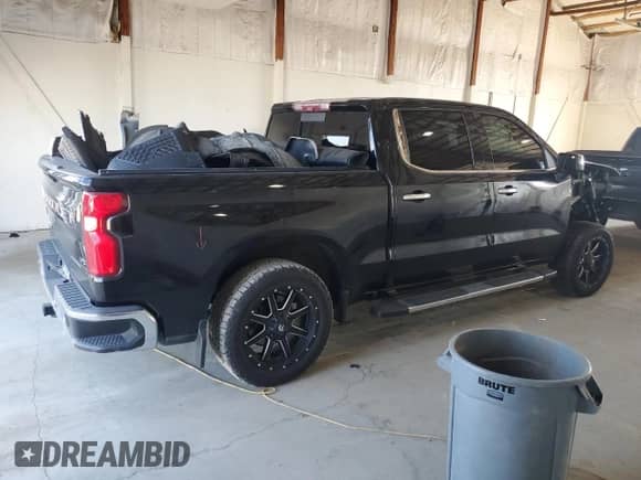 2020 Chevrolet Silverado 1500 LTZ z VIN 3GCUYGETXLG194865, wystawiony jako Copart lot #68820385 z przebiegiem 123 734 mil mil oraz Szkoda całkowita • Salvage title. Historia ofert i sprzedaży dostępna na DreamBid. Obrazek 3.