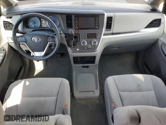 2018 Toyota Sienna L with VIN 5TDZZ3DC2JS924019, listed as a Copart auction lot 62560855 with 87,938 mi miles and Salvage title. Bid and sale history available at DreamBid. Image 8.