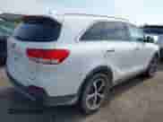 2017 Kia Sorento EX z VIN 5XYPHDA57HG298965, wystawiony jako IAAI lot #42851723 z przebiegiem 171 678 mil mil oraz . Historia ofert i sprzedaży dostępna na DreamBid. Obrazek 4.