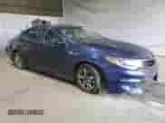 2018 Kia Optima LX z VIN 5XXGT4L32JG194355, wystawiony jako Copart lot #70772795 z przebiegiem 122 694 mil mil oraz Szkoda całkowita • Salvage title. Historia ofert i sprzedaży dostępna na DreamBid. Obrazek 4.