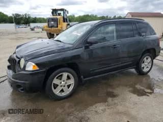 2008 Jeep Compass Sport с VIN 1J8FT470X8D573998, выставлен на аукционе Copart как лот 57999315 с пробегом Не указан миль и На запчасти • Non repairable. История ставок и продаж доступна на DreamBid. Изображение 1.
