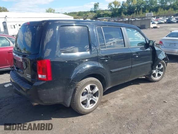 2015 Honda Pilot SE with VIN 5FNYF4H33FB079164, listed as a IAAI auction lot 43207895 with 148,817 mi miles and . Bid and sale history available at DreamBid. Image 4.