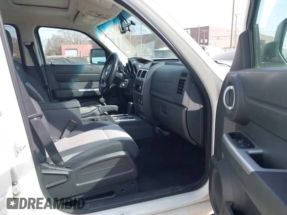 2007 Dodge Nitro R/T with VIN 1D8GU58687W720700, listed as a IAAI auction lot 41802485 with 203,575 mi miles and . Bid and sale history available at DreamBid. Image 5.