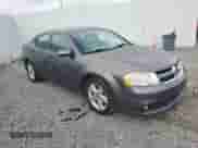 2014 Dodge Avenger SXT z VIN 1C3CDZCB9EN203194, wystawiony jako Copart lot #71973595 z przebiegiem 63 478 mil mil oraz Czysty tytuł • Clean title. Historia ofert i sprzedaży dostępna na DreamBid. Obrazek 4.