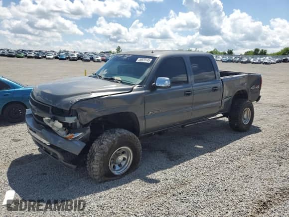 2001 Chevrolet Silverado 2500HD LT3 с VIN 1GCHK23GX1F120159, выставлен на аукционе Copart как лот 56979145 с пробегом 150 956 миль миль и Списание • Salvage title. История ставок и продаж доступна на DreamBid. Изображение 1.