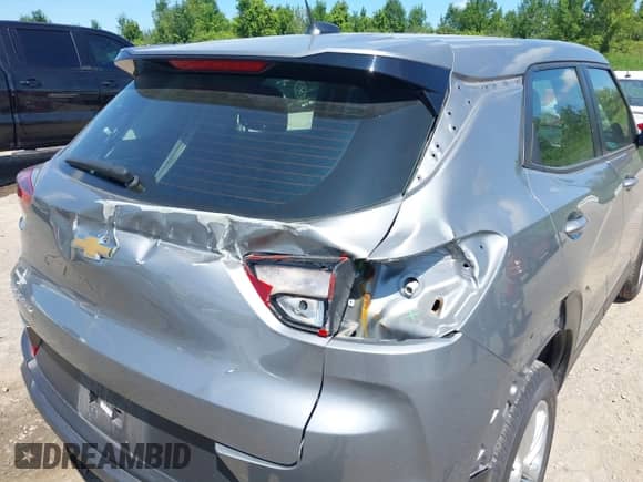 2024 Chevrolet TrailBlazer LS z VIN KL79MNSL9RB038051, wystawiony jako IAAI lot #42780037 z przebiegiem 31 610 mil mil oraz . Historia ofert i sprzedaży dostępna na DreamBid. Obrazek 6.