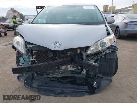 2013 Toyota Sienna XLE AAS with VIN 5TDYK3DCXDS312672, listed as a IAAI auction lot 41521263 with 183,707 mi miles and . Bid and sale history available at DreamBid. Image 6.