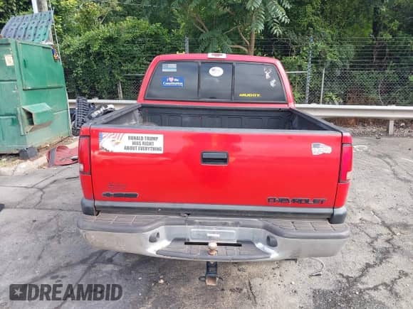 2001 Chevrolet S-10 LS with VIN 1GCDT13W11K218775, listed as a IAAI auction lot 42706513 with 214,664 mi miles and . Bid and sale history available at DreamBid. Image 16.