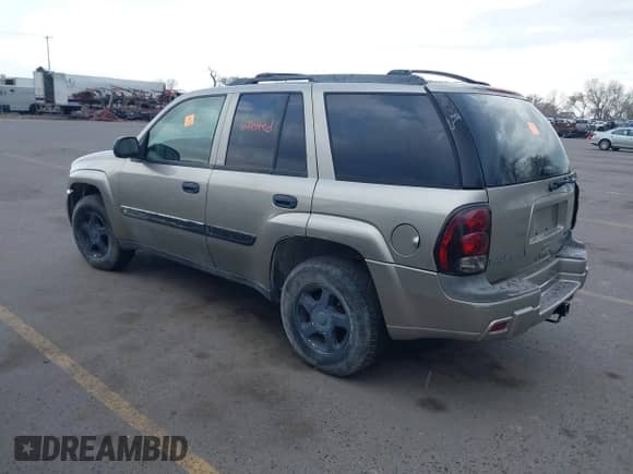 2002 Chevrolet TrailBlazer LS with VIN 1GNDT13S522363484, listed as a IAAI auction lot 41907378 with Not provided miles and . Bid and sale history available at DreamBid. Image 3.
