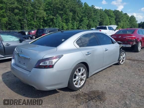 2014 Nissan Maxima SV z VIN 1N4AA5AP1EC455171, wystawiony jako IAAI lot #42603177 z przebiegiem 181 619 mil mil oraz . Historia ofert i sprzedaży dostępna na DreamBid. Obrazek 4.