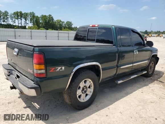 2005 GMC Sierra 1500 SLT z VIN 2GTEK19B251331894, wystawiony jako Copart lot #68260014 z przebiegiem 299 340 mil mil oraz Szkoda całkowita • Salvage title. Historia ofert i sprzedaży dostępna na DreamBid. Obrazek 3.