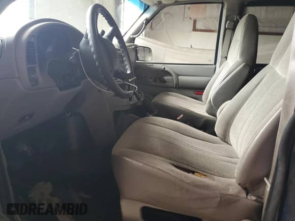 2005 Chevrolet Astro Cargo с VIN 1GCDM19X45B106264, выставлен на аукционе Copart как лот 65242445 с пробегом 270 860 миль миль и Списание • Salvage title. История ставок и продаж доступна на DreamBid. Изображение 7.
