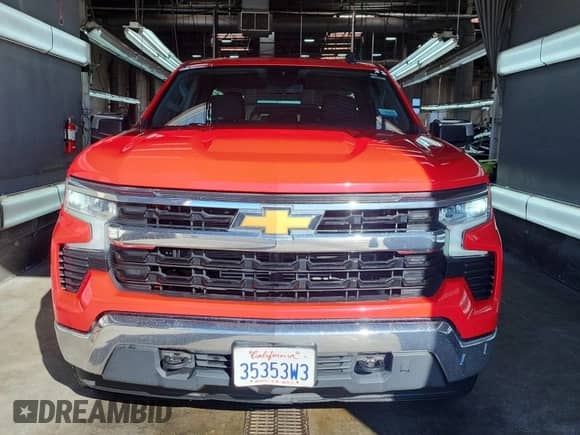 2024 Chevrolet Silverado 1500 LT z VIN 1GCRDDEK1RZ155405, wystawiony jako IAAI lot #43540237 z przebiegiem 50 431 mil mil oraz . Historia ofert i sprzedaży dostępna na DreamBid. Obrazek 45.