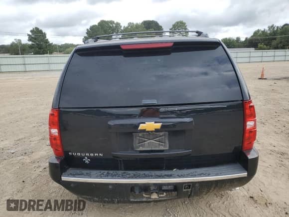 2014 Chevrolet Suburban LTZ с VIN 1GNSKKE7XER239070, выставлен на аукционе Copart как лот 85556165 с пробегом 186 343 миль миль и Чистый • Clean title. История ставок и продаж доступна на DreamBid. Изображение 6.