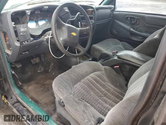 2002 Chevrolet Blazer LS с VIN 1GNCS18WX2K134115, выставлен на аукционе Copart как лот 70031785 с пробегом 179 669 миль миль и На запчасти • Non repairable. История ставок и продаж доступна на DreamBid. Изображение 8.