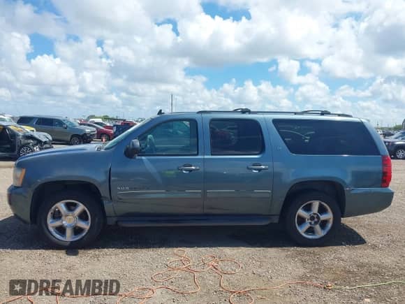 2010 Chevrolet Suburban LT z VIN 1GNUCJE01AR142336, wystawiony jako IAAI lot #42569262 z przebiegiem 298 479 mil mil oraz . Historia ofert i sprzedaży dostępna na DreamBid. Obrazek 14.