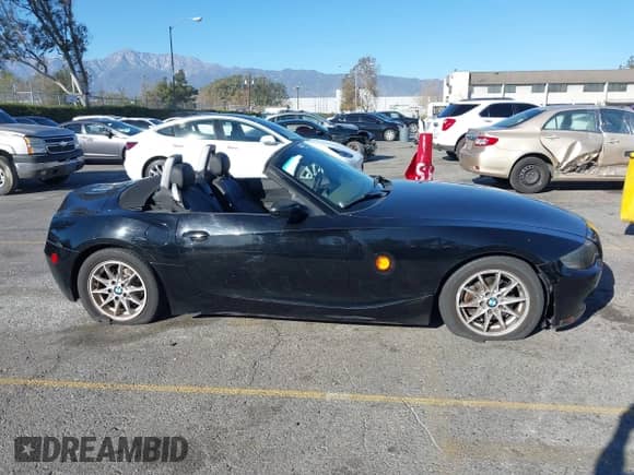 2004 BMW Z4 2.5i с VIN 4USBT33554LS52477, выставлен на аукционе IAAI как лот 41120153 с пробегом 125 585 миль миль и . История ставок и продаж доступна на DreamBid. Изображение 13.