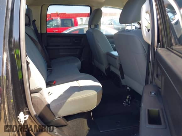 2014 Ram 1500 Express z VIN 1C6RR7KT6ES316941, wystawiony jako IAAI lot #43159992 z przebiegiem 256 344 mil mil oraz . Historia ofert i sprzedaży dostępna na DreamBid. Obrazek 8.