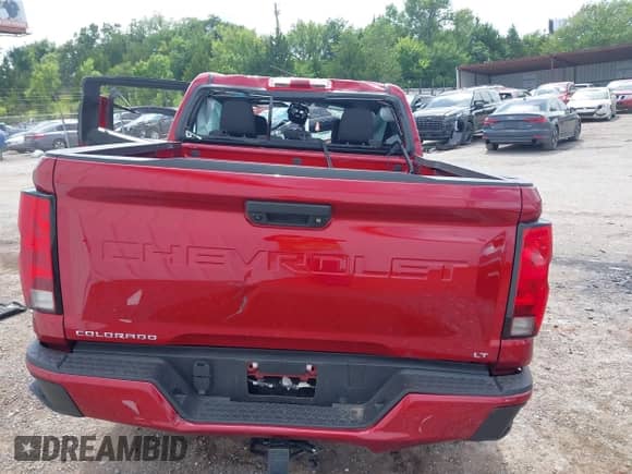 2024 Chevrolet Colorado 4WD LT с VIN 1GCGTCEC2R1239776, выставлен на аукционе IAAI как лот 42792020 с пробегом 6 773 миль миль и . История ставок и продаж доступна на DreamBid. Изображение 16.