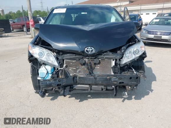 2016 Toyota Sienna XLE с VIN 5TDDK3DCXGS135060, выставлен на аукционе IAAI как лот 42460777 с пробегом 123 553 миль миль и . История ставок и продаж доступна на DreamBid. Изображение 6.