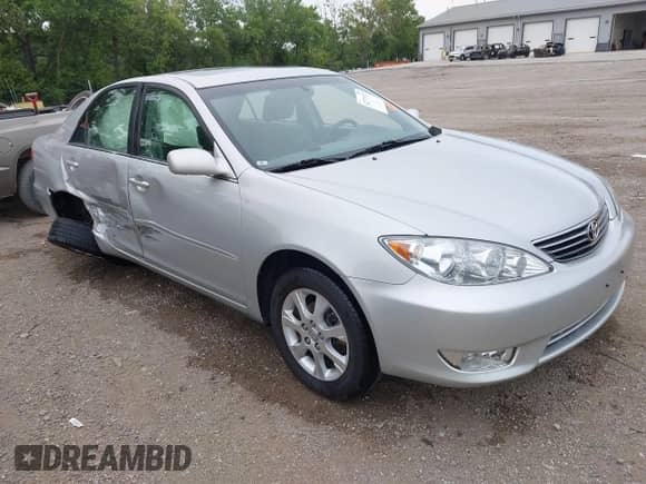 2005 Toyota Camry LE with VIN 4T1BE30K35U060993, listed as a IAAI auction lot 42773927 with 117,501 mi miles and . Bid and sale history available at DreamBid. Image 1.