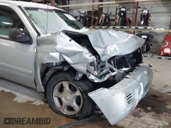 2007 Chevrolet TrailBlazer LT z VIN 1GNET13M472204100, wystawiony jako IAAI lot #41243160 z przebiegiem 149 899 mil mil oraz . Historia ofert i sprzedaży dostępna na DreamBid. Obrazek 6.