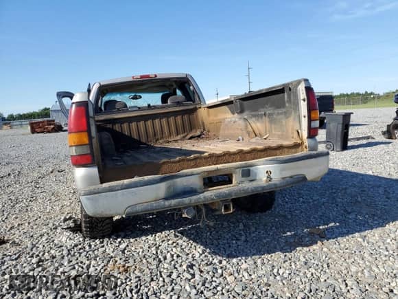 2006 GMC Sierra 1500 SLE с VIN 1GTEK19V46E275645, выставлен на аукционе Copart как лот 57821165 с пробегом Не указан миль и На запчасти • Non repairable. История ставок и продаж доступна на DreamBid. Изображение 6.