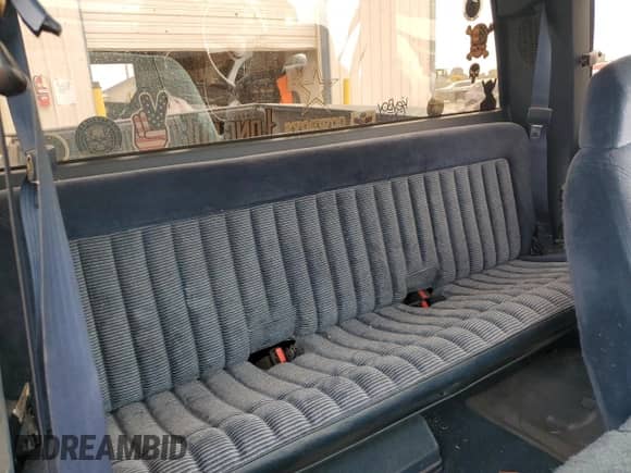 1992 GMC Sierra 1500 z VIN 2GTEK19K1N1537823, wystawiony jako Copart lot #74952004 z przebiegiem 147 810 mil mil oraz Szkoda całkowita • Salvage title. Historia ofert i sprzedaży dostępna na DreamBid. Obrazek 10.