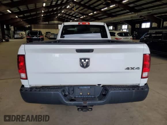 2017 Ram 1500 Tradesman z VIN 3C6JR7DG0HG778842, wystawiony jako Copart lot #61593275 z przebiegiem 173 863 mil mil oraz Szkoda całkowita • Salvage title. Historia ofert i sprzedaży dostępna na DreamBid. Obrazek 6.