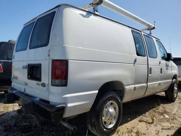 2010 Ford Econoline Cargo Commercial with VIN 1FTNE2EW0ADA39892, listed as a Copart auction lot 75612664 with 250,805 mi miles and Non repairable. Bid and sale history available at DreamBid. Image 3.
