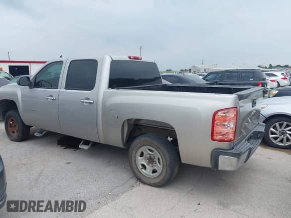 2007 Chevrolet Silverado 1500 Work Truck z VIN 2GCEC13C071556378, wystawiony jako IAAI lot #42282523 z przebiegiem 232 328 mil mil oraz . Historia ofert i sprzedaży dostępna na DreamBid. Obrazek 14.