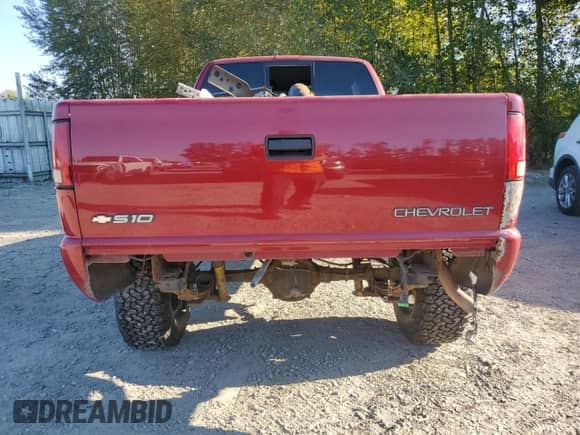 2000 Chevrolet S-10 LS ZR2 с VIN 1GCCT19W9Y8129465, выставлен на аукционе Copart как лот 70315484 с пробегом 176 258 миль миль и Списание • Salvage title. История ставок и продаж доступна на DreamBid. Изображение 6.