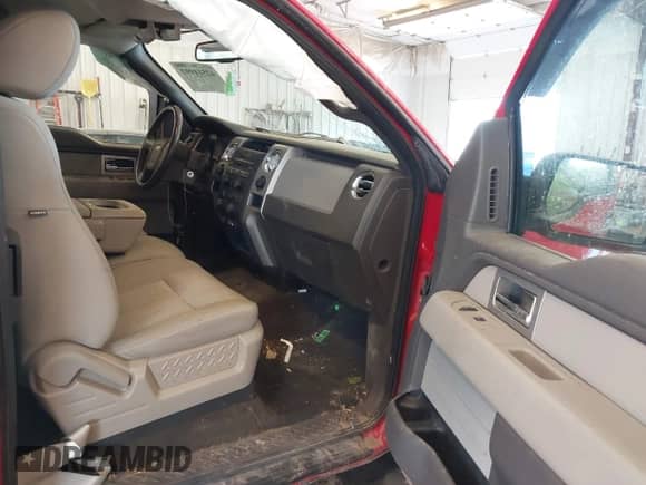 2010 Ford F-150 XL с VIN 1FTEX1E89AFB84455, выставлен на аукционе IAAI как лот 42514997 с пробегом 122 326 миль миль и . История ставок и продаж доступна на DreamBid. Изображение 5.