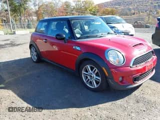 2013 MINI Hardtop S с VIN WMWSV3C56DT394690, выставлен на аукционе IAAI как лот 43551471 с пробегом 55 958 миль миль и . История ставок и продаж доступна на DreamBid. Изображение 1.