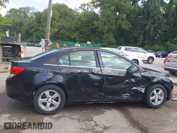 2011 Chevrolet Cruze 2LT z VIN 1G1PG5S90B7215304, wystawiony jako IAAI lot #42954620 z przebiegiem 119 407 mil mil oraz . Historia ofert i sprzedaży dostępna na DreamBid. Obrazek 13.