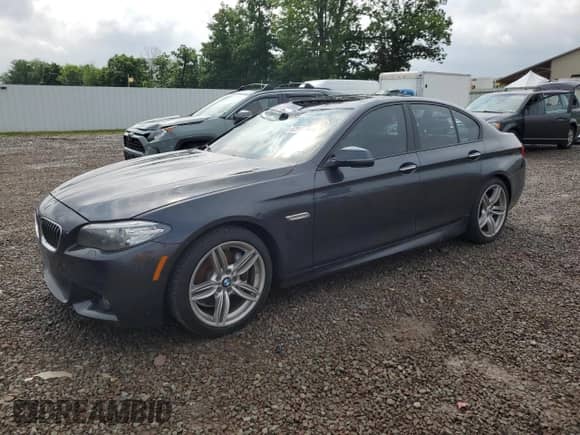 2015 BMW 5 Series 535d xDrive z VIN WBAFV3C51FD686620, wystawiony jako Copart lot #62902995 z przebiegiem 102 596 mil mil oraz Szkoda całkowita • Salvage title. Historia ofert i sprzedaży dostępna na DreamBid. Obrazek 1.