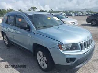 2014 Jeep Compass Sport z VIN 1C4NJCBA9ED515332, wystawiony jako IAAI lot #43306932 z przebiegiem 88 034 mil mil oraz . Historia ofert i sprzedaży dostępna na DreamBid. Obrazek 1.