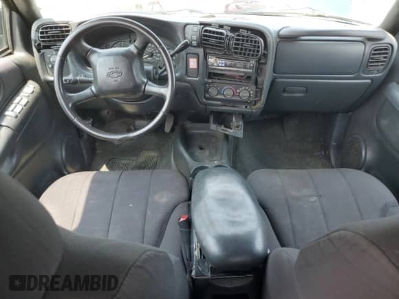 2004 Chevrolet S-10 LS z VIN 1GCDT13X74K118421, wystawiony jako Copart lot #60992535 z przebiegiem 150 399 mil mil oraz Czysty tytuł • Clean title. Historia ofert i sprzedaży dostępna na DreamBid. Obrazek 8.