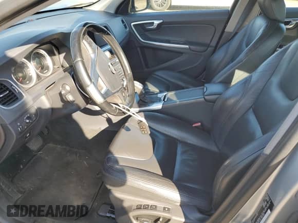 2013 Volvo S60 T6 R-Design Platinum с VIN YV1902FH4D2177249, выставлен на аукционе Copart как лот 71166385 с пробегом 149 002 миль миль и Чистый • Clean title. История ставок и продаж доступна на DreamBid. Изображение 7.