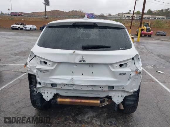 2023 Mitsubishi Outlander ES z VIN JA4ARUAU9PU014995, wystawiony jako IAAI lot #41550250 z przebiegiem 34 388 mil mil oraz . Historia ofert i sprzedaży dostępna na DreamBid. Obrazek 17.