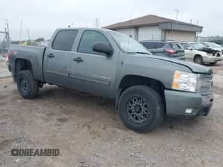 2011 Chevrolet Silverado 1500 LT z VIN 3GCPKSE36BG142049, wystawiony jako IAAI lot #43304595 z przebiegiem 175 136 mil mil oraz . Historia ofert i sprzedaży dostępna na DreamBid. Obrazek 1.