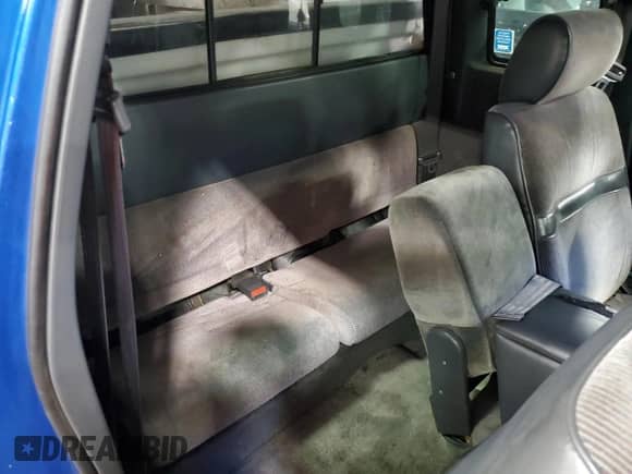 1993 Dodge Dakota z VIN 1B7GG23Y4PS113617, wystawiony jako Copart lot #57814965 z przebiegiem 240 124 mil mil oraz Szkoda całkowita • Salvage title. Historia ofert i sprzedaży dostępna na DreamBid. Obrazek 10.