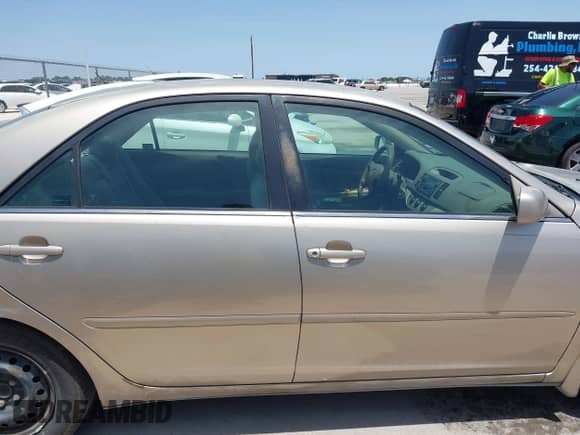 2002 Toyota Camry LE с VIN 4T1BE30K42U564464, выставлен на аукционе IAAI как лот 42312453 с пробегом 158 972 миль миль и . История ставок и продаж доступна на DreamBid. Изображение 14.