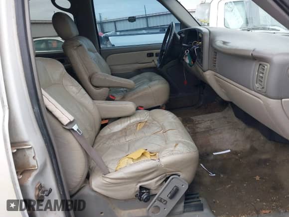 2001 Chevrolet Suburban LS z VIN 1GNFK16TX1J171899, wystawiony jako IAAI lot #41394260 z przebiegiem 263 120 mil mil oraz . Historia ofert i sprzedaży dostępna na DreamBid. Obrazek 5.