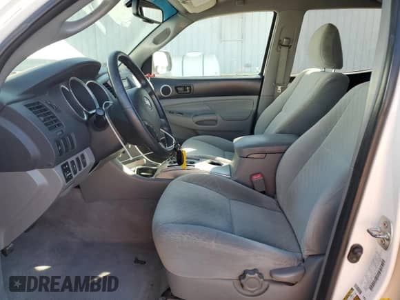 2011 Toyota Tacoma с VIN 3TMMU4FN6BM033715, выставлен на аукционе Copart как лот 86179795 с пробегом 184 895 миль миль и Списание • Salvage title. История ставок и продаж доступна на DreamBid. Изображение 7.