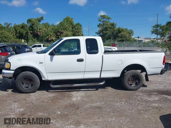 2004 Ford F-150 XL с VIN 2FTRX18WX4CA55488, выставлен на аукционе IAAI как лот 43341815 с пробегом Не указан миль и . История ставок и продаж доступна на DreamBid. Изображение 15.