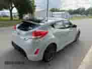 2013 Hyundai Veloster w/Black Int z VIN KMHTC6AD0DU137958, wystawiony jako Copart lot #84753465 z przebiegiem 135 718 mil mil oraz Czysty tytuł • Clean title. Historia ofert i sprzedaży dostępna na DreamBid. Obrazek 4.