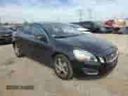 2013 Volvo S60 T5 Premier с VIN YV1612FS6D1220622, выставлен на аукционе Copart как лот 81965785 с пробегом 96 349 миль миль и Списание • Salvage title. История ставок и продаж доступна на DreamBid. Изображение 4.