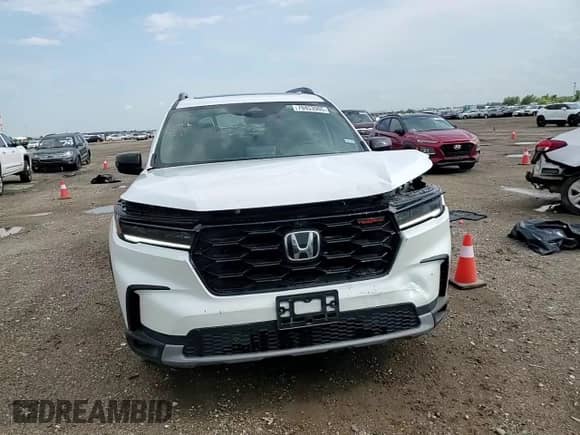 2025 Honda Pilot TrailSport с VIN 5FNYG1H63SB034757, выставлен на аукционе Copart как лот 70453905 с пробегом 13 681 миль миль и Списание • Salvage title. История ставок и продаж доступна на DreamBid. Изображение 13.